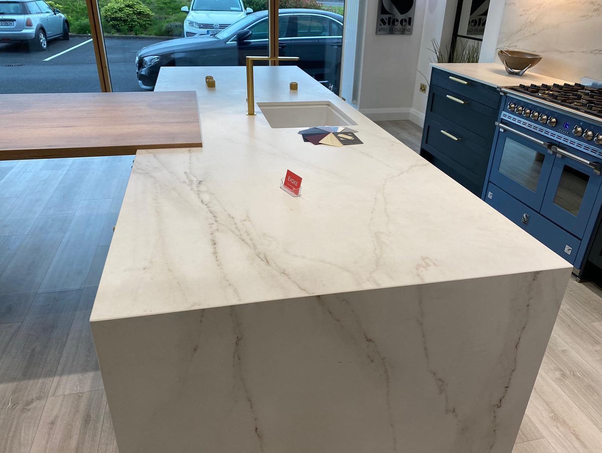 Calacatta White Quartz table